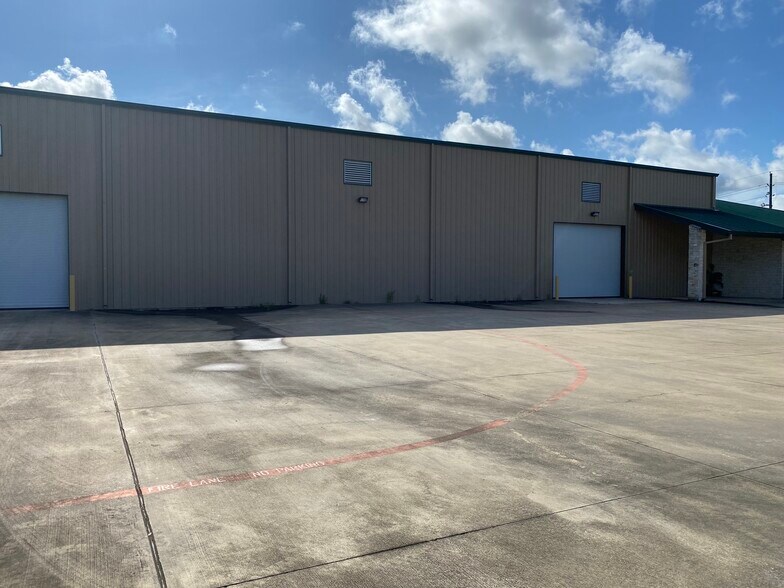 More Photos Of 18050 Kieth Harrow Blvd, Houston Warehouse For Lease