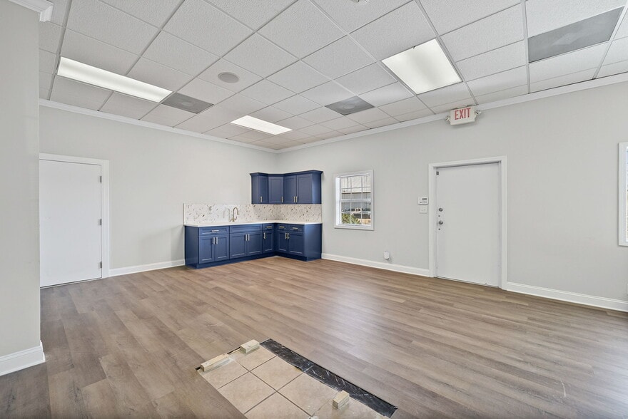 More Photos Of 1811 Alpine Dr, Clarksville Light Manufacturing For Lease