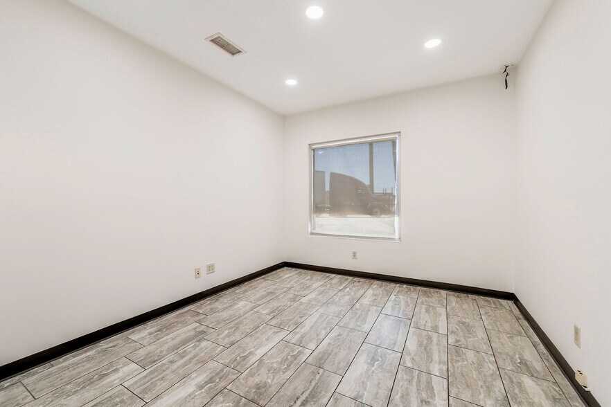 More Photos Of 2165 W Cowles St, Long Beach Service For Lease