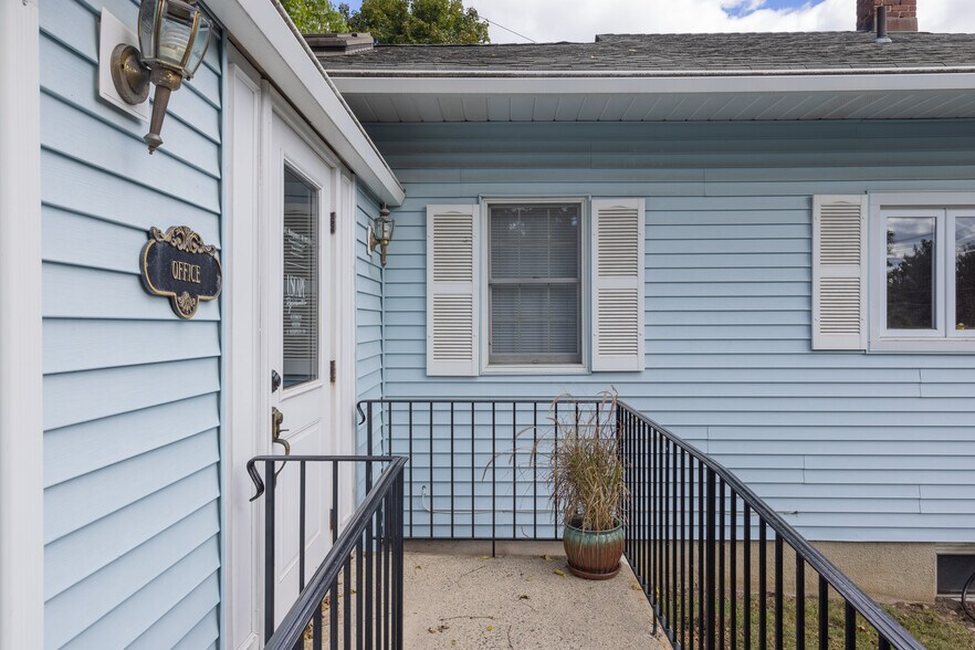 More Photos Of 189 S Pearl St, Pearl River Medical For Sale