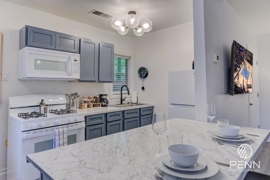 More Photos Of 2033 Young Ave, Memphis Multifamily For Sale