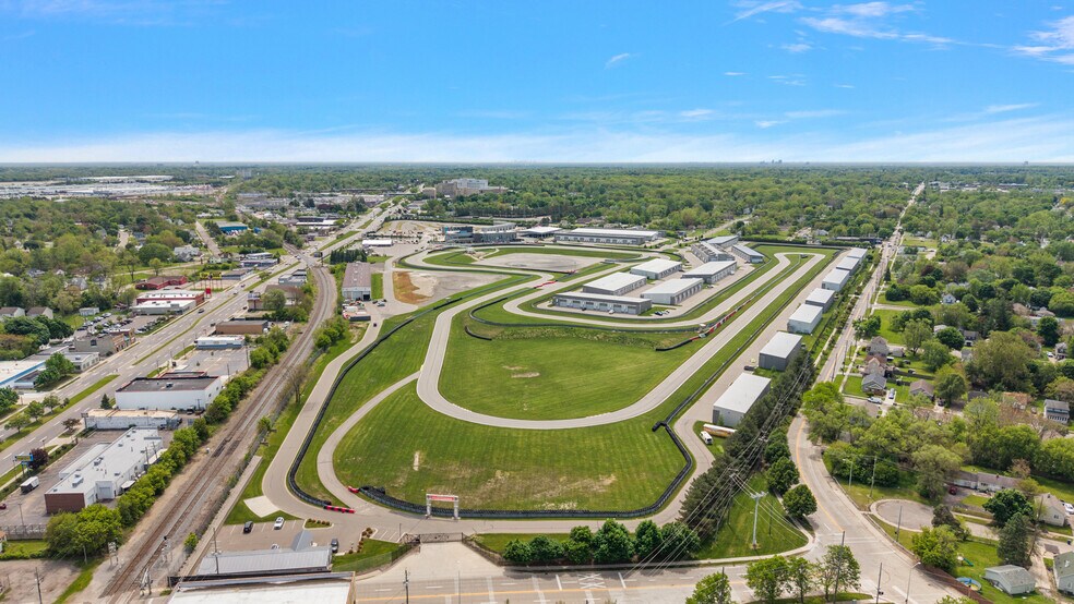 More Photos Of 148 Pit Ln, Pontiac Parking Garage For Sale