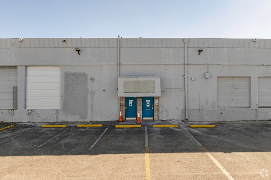 More Photos Of 8451 NW 66th St, Miami Warehouse For Lease
