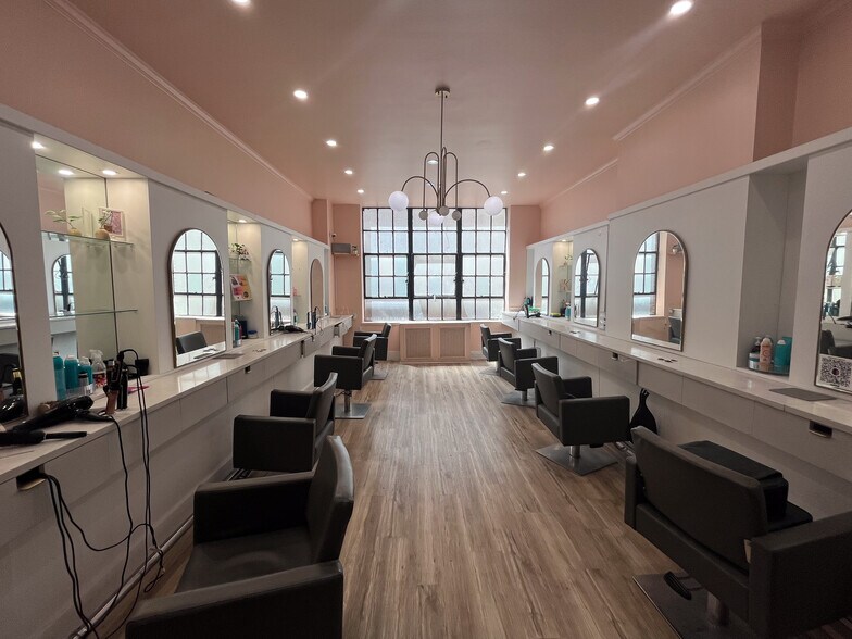 Primary Photo Of 1804 Chestnut St, Philadelphia Storefront For Lease