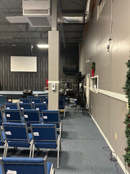 More Photos Of 52 Connecticut Ave, South Windsor Light Manufacturing For Lease