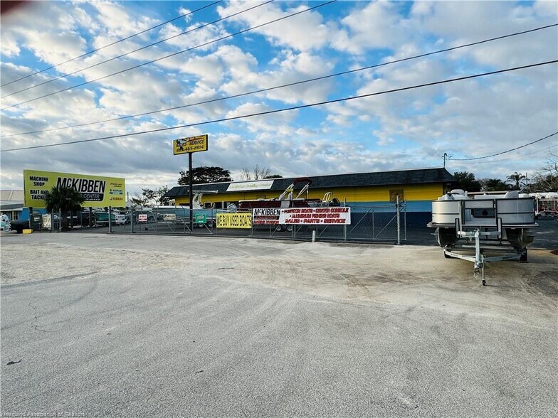 More Photos Of 1130 US Highway 27 N, Lake Placid Freestanding For Sale