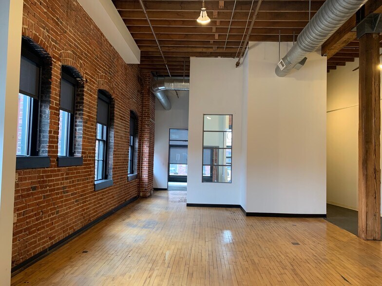 More Photos Of 210 W 19th Ter, Kansas City Office For Lease