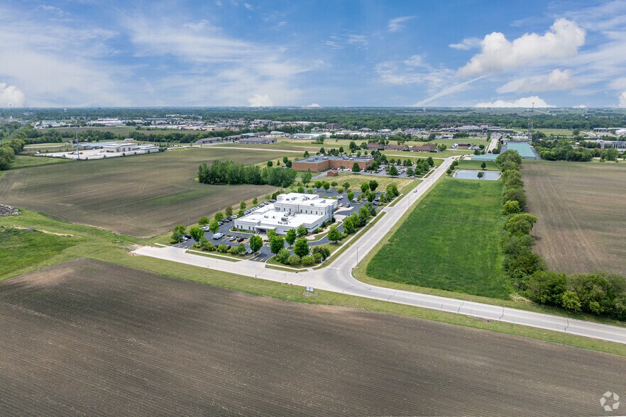 More Photos Of 1630 Gateway Dr, Sycamore Office For Sale