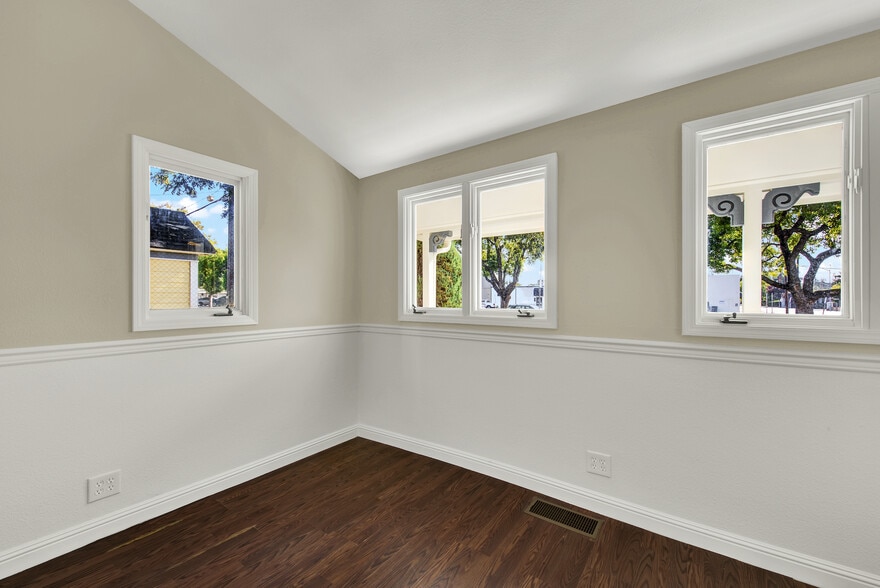 More Photos Of 354 Cernon St, Vacaville Office For Sale
