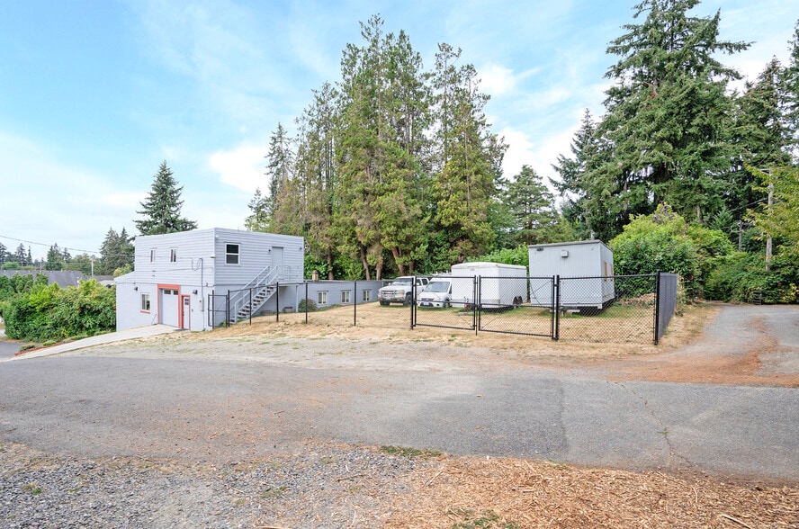 More Photos Of 709 106th St S, Tacoma Auto Repair For Sale