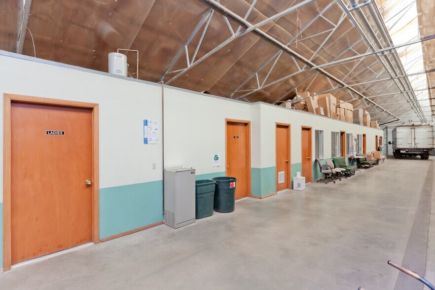 More Photos Of 3281 C Rd, Palisade Manufacturing For Sale