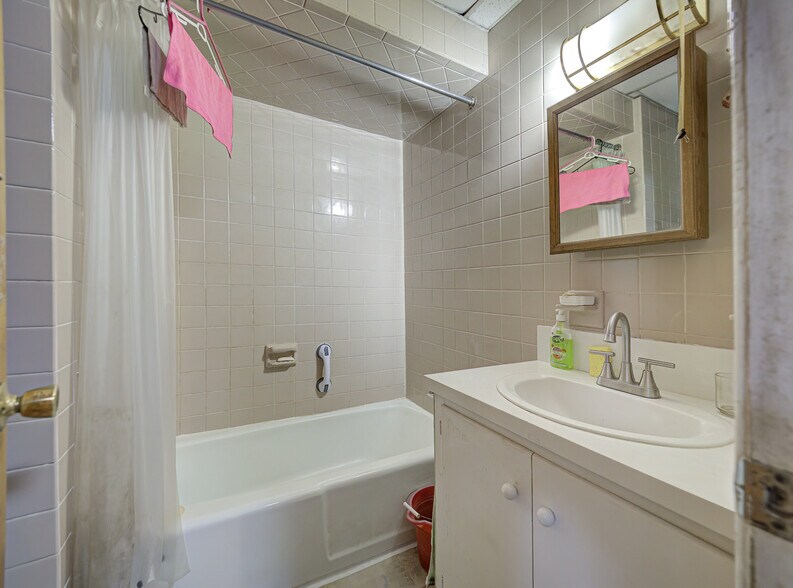 More Photos Of 57 Halsey St, Newark Storefront Retail Residential For Sale