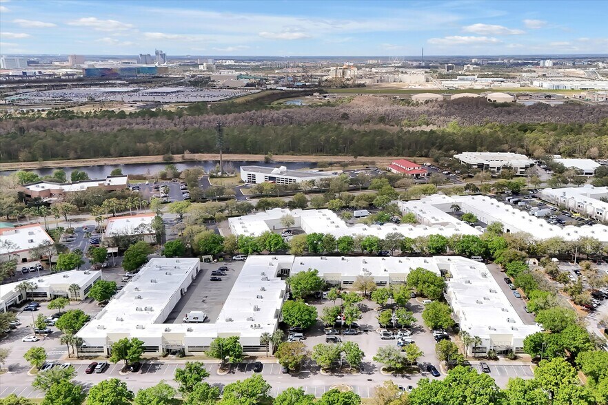 More Photos Of 8810 Commodity Cir, Orlando Showroom For Lease