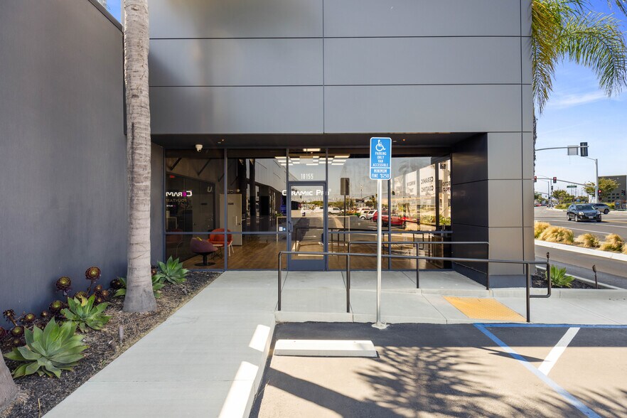 More Photos Of 18155-18195 Euclid St, Fountain Valley Showroom For Lease