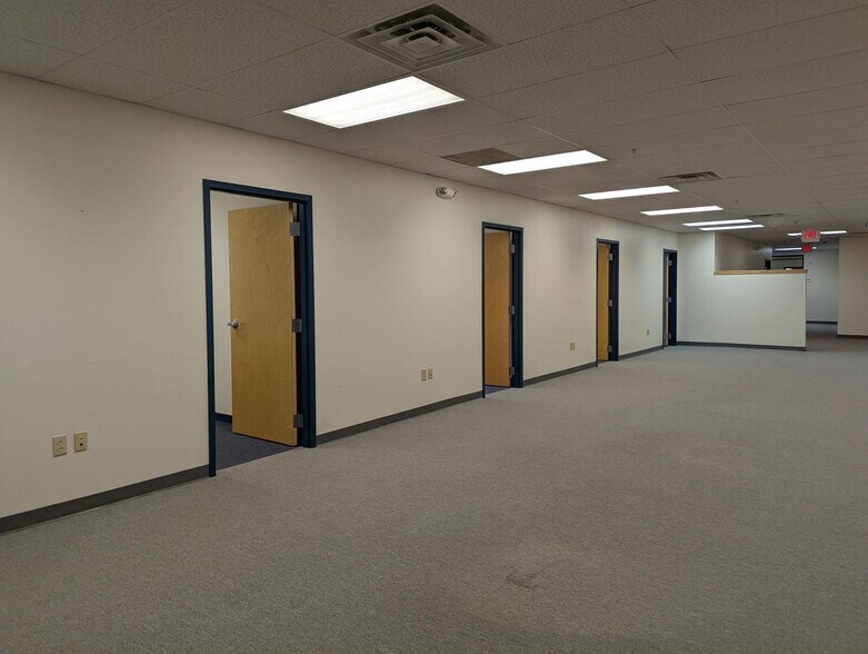 More Photos Of 15 Tech Valley Dr, East Greenbush Flex For Lease