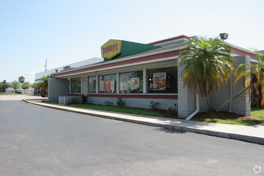 More Photos Of 940 Missouri Ave N, Largo Restaurant For Lease