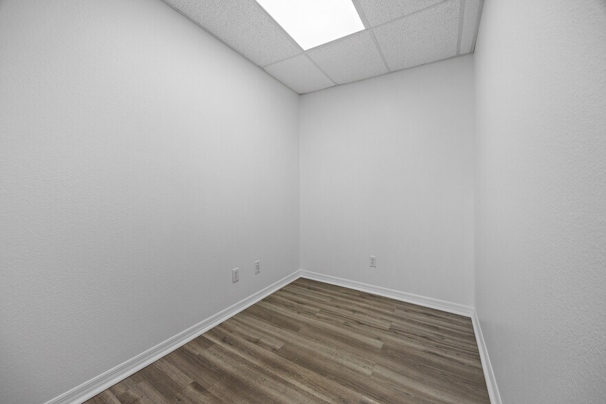 More Photos Of 128 Tomahawk Dr, Indian Harbour Beach Warehouse For Sale