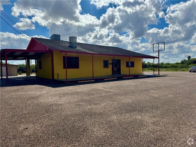 More Photos Of 200 Cecilia St, Alice Convenience Store For Lease