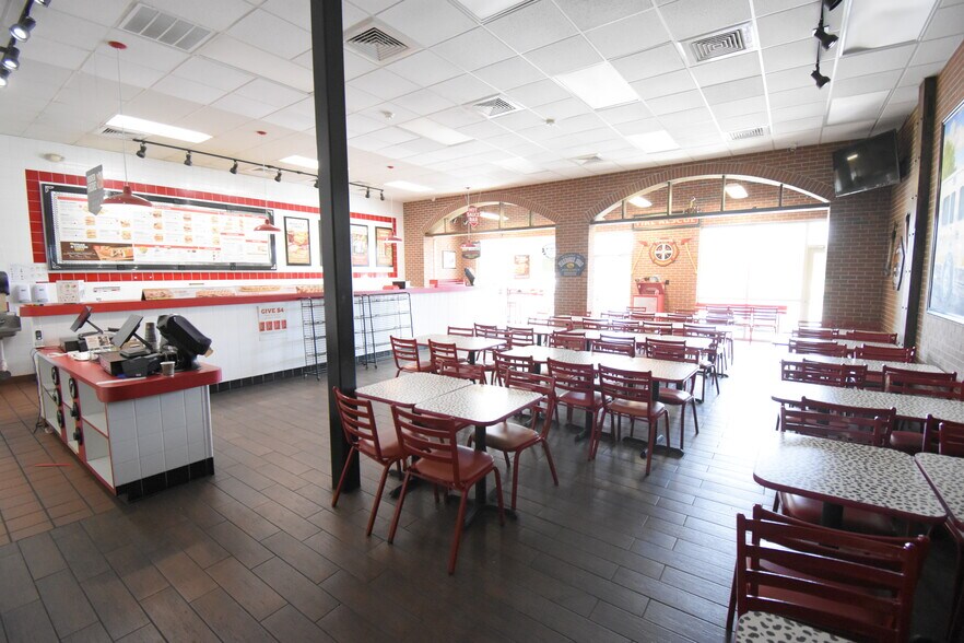 More Photos Of 253 N Bypass 35, Alvin Storefront For Lease