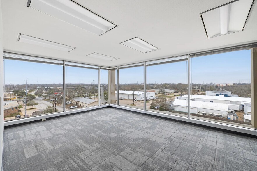 More Photos Of 2800 S Texas Ave, Bryan Office For Lease