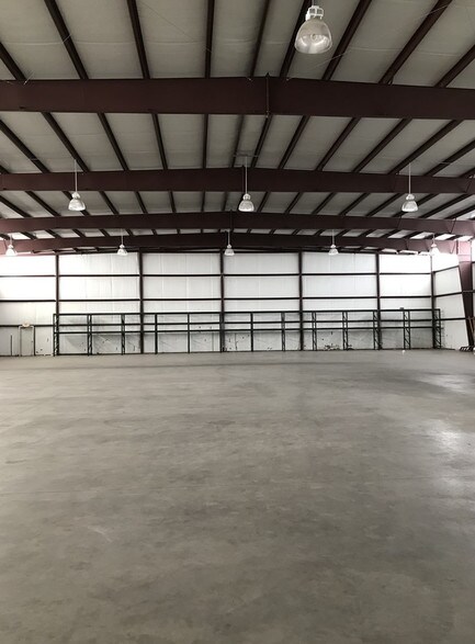 More Photos Of 11721 Tanner Rd, Houston Warehouse For Sale