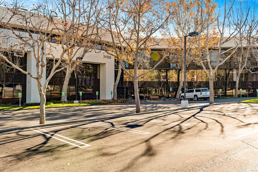 More Photos Of 5000 N Parkway Calabasas, Calabasas Unknown For Lease