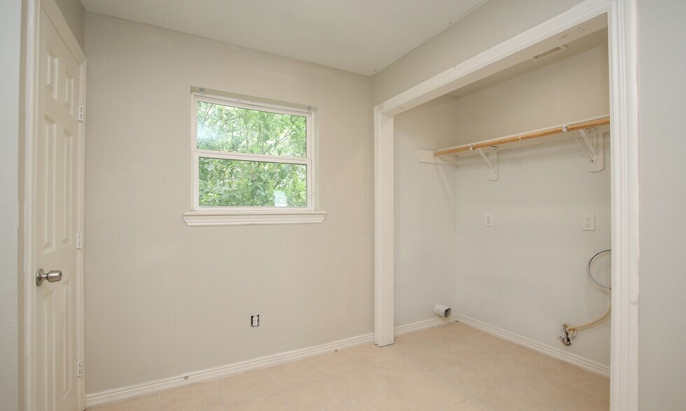 More Photos Of 1318 Avenue A, South Houston Apartments For Sale