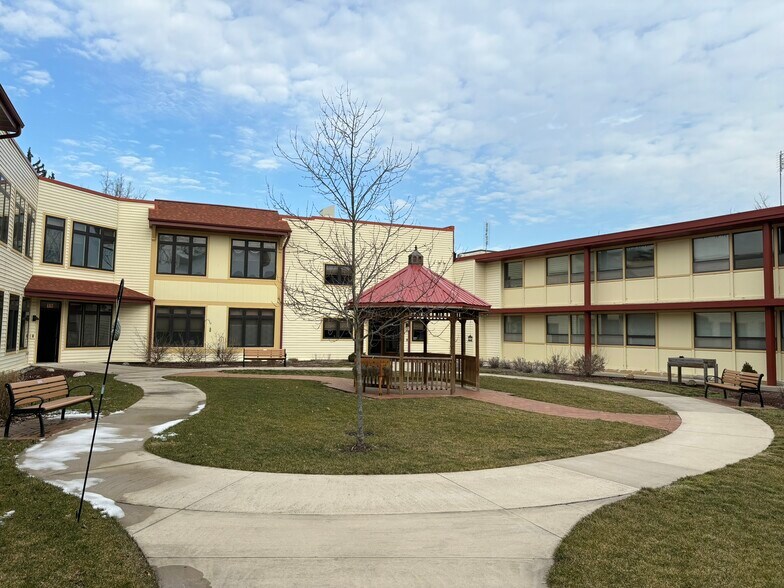 More Photos Of 25 Victory Noll Dr, Huntington Healthcare For Sale