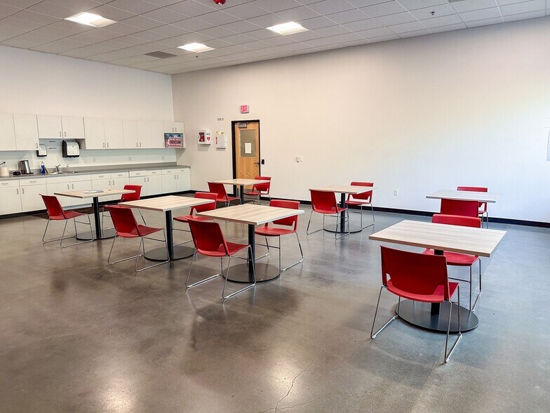 More Photos Of 4251 NE 185th Dr, Portland Warehouse For Lease