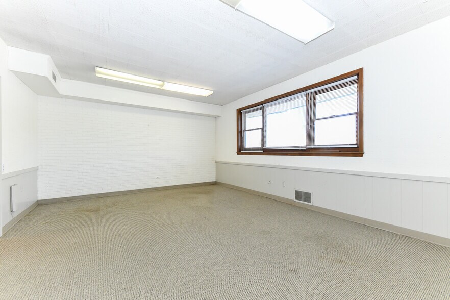 More Photos Of 1834 Banking St, Greensboro Office For Lease