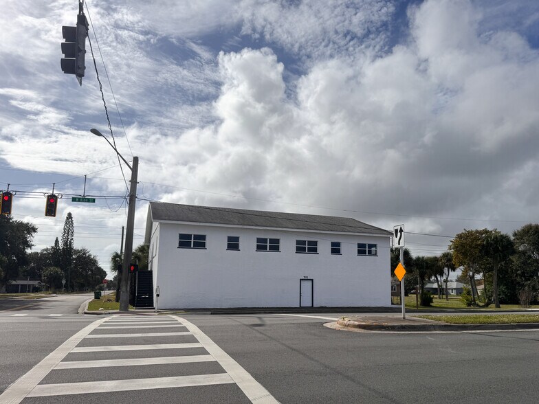 More Photos Of 701 W King St, Cocoa Warehouse For Sale