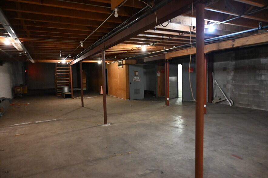 More Photos Of 2300 Claremont Ave, Ashland Storefront For Sale
