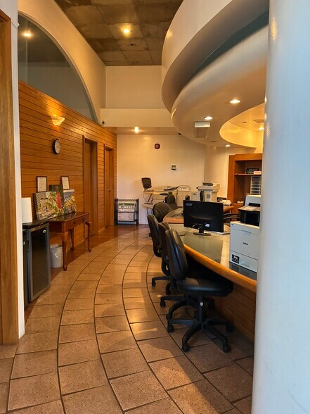More Photos Of 1920 Ala Moana Blvd, Honolulu Hotel For Lease