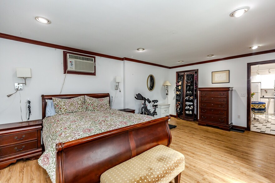 More Photos Of 80 Briarwood Ave, Middletown Apartments For Sale