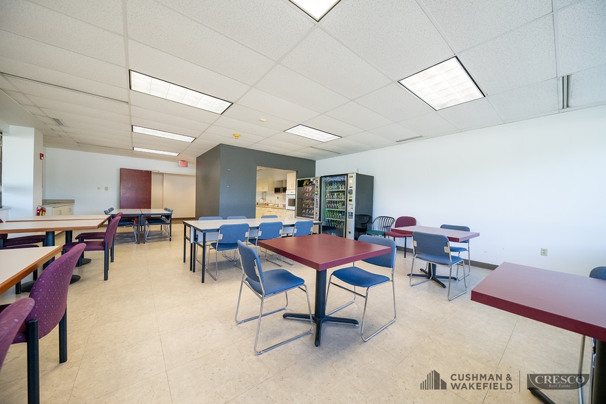 More Photos Of 300 Executive Pky W, Hudson Office For Lease