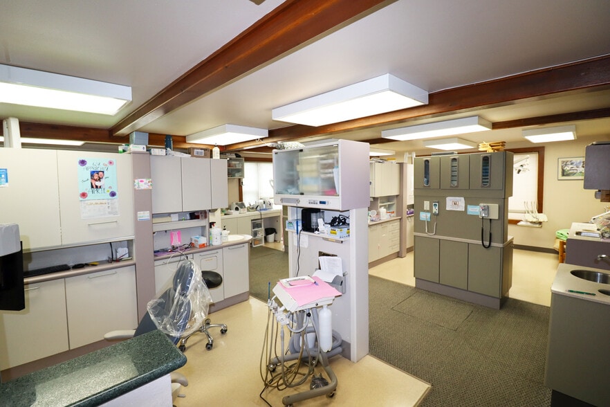 More Photos Of 1290 W Centennial Blvd, Springfield Office For Sale