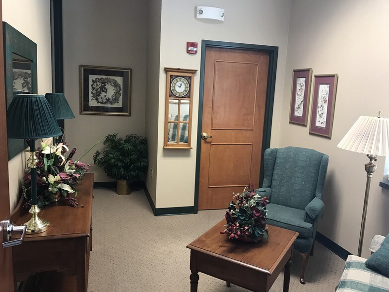 More Photos Of 415 Columbia St, Lafayette Office For Sale