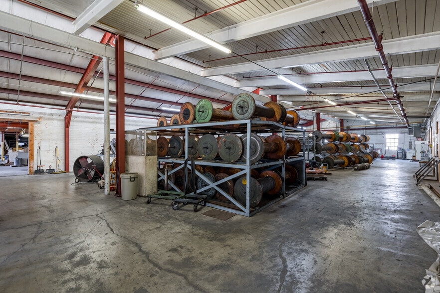 More Photos Of 222 King St S, Calhoun Warehouse For Sale