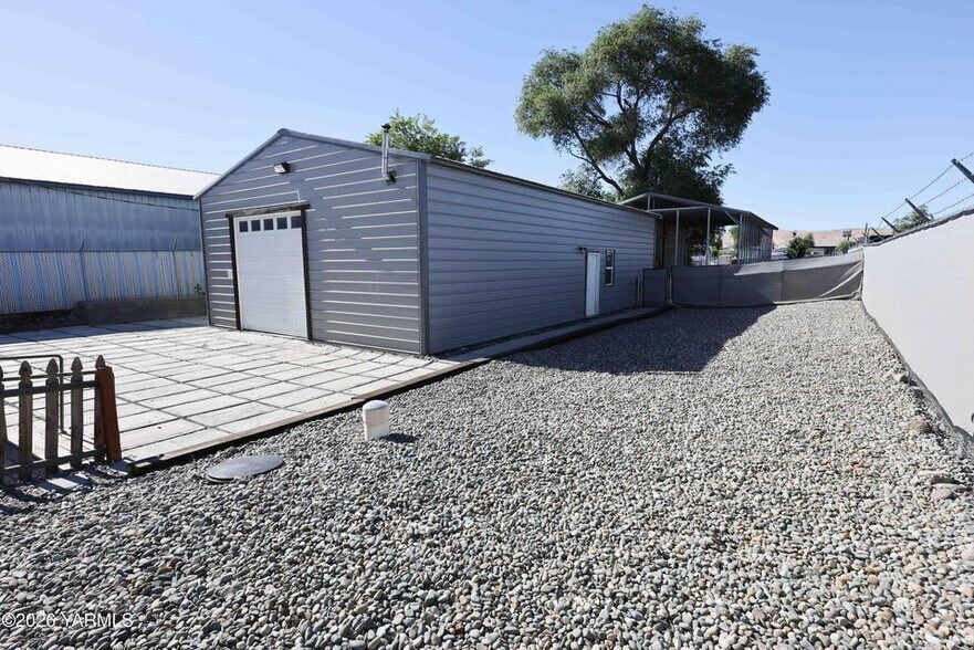 More Photos Of 2107 E Mead Ave, Yakima Manufacturing For Sale