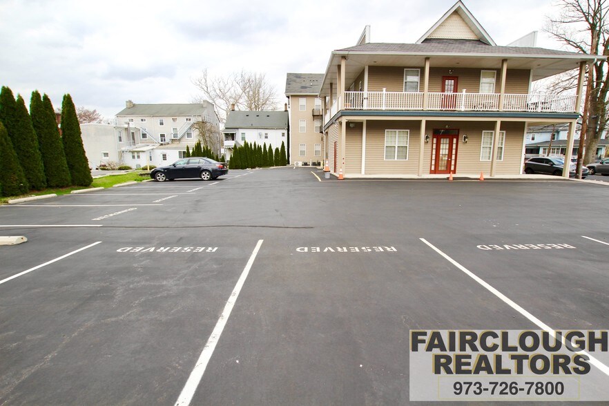 More Photos Of 430 Front St, Belvidere Hotel For Sale