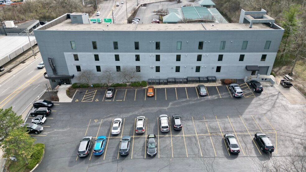 More Photos Of 2055 Reading Rd, Cincinnati Medical For Lease