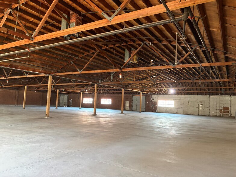 More Photos Of 1661-1665 9th St, Santa Monica Industrial For Lease