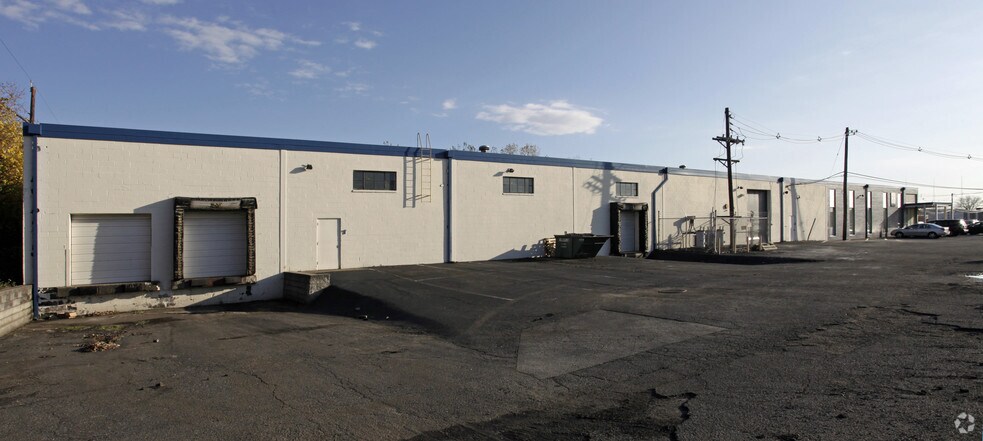 More Photos Of 525 Dell Rd, Carlstadt Unknown For Lease