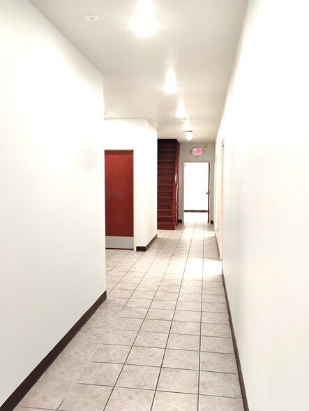 More Photos Of 1002 E Taylor St, Brownsville Office For Sale