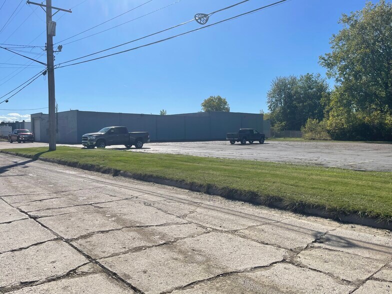 More Photos Of 1744 Iowa Ave, Lorain Manufacturing For Sale