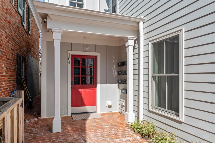 More Photos Of 104 Loudoun St SW, Leesburg Storefront Retail Office For Sale