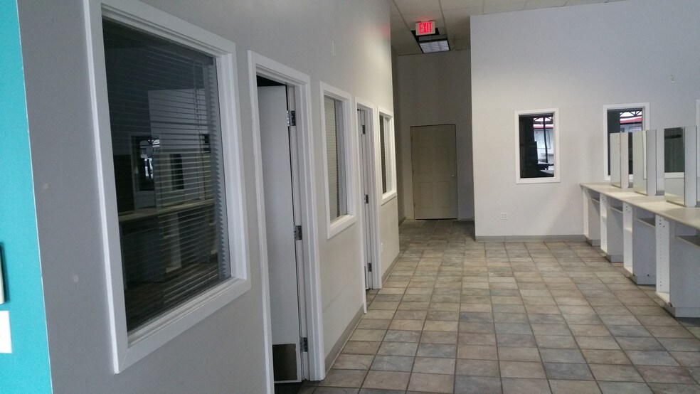 More Photos Of 607 SE Everett Mall Way, Everett General Retail For Lease