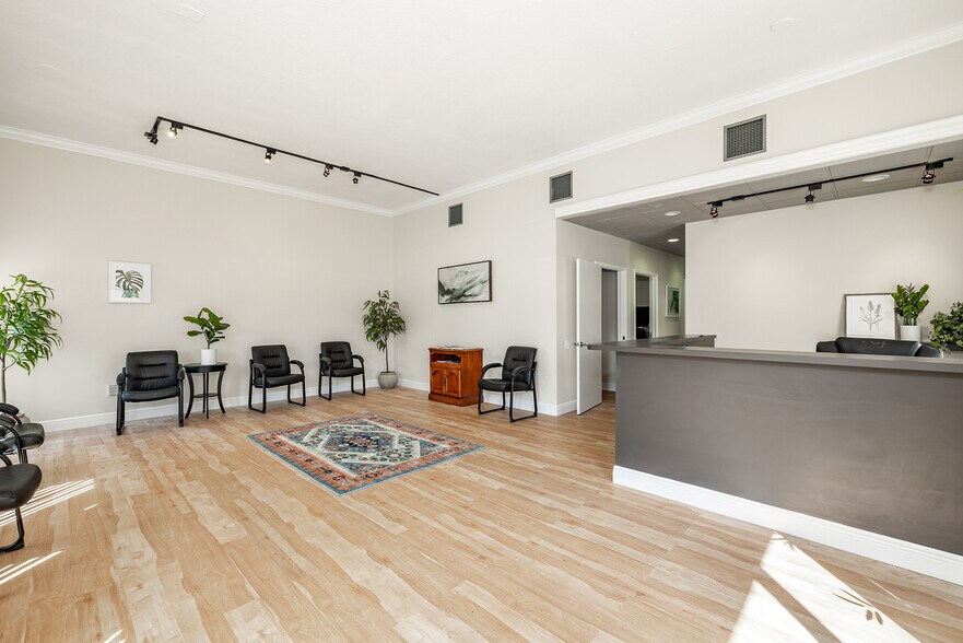 More Photos Of 3831 Tyrone Blvd N, Saint Petersburg Office For Lease