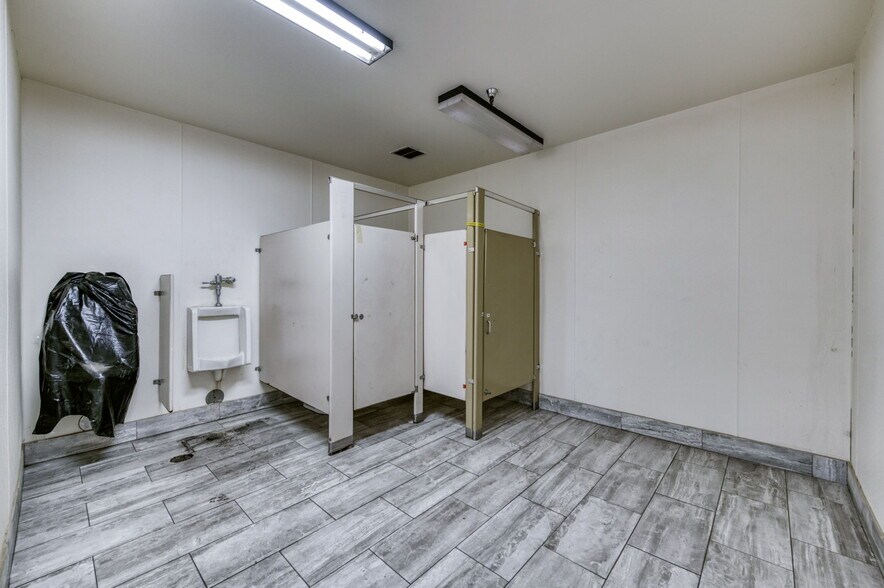 More Photos Of 5333 N Cornelia Ave, Fresno Warehouse For Sale