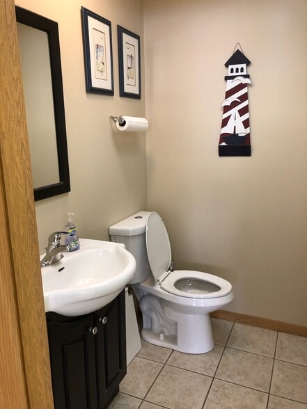 More Photos Of 4921 W 95th St, Oak Lawn Storefront Retail Residential For Lease